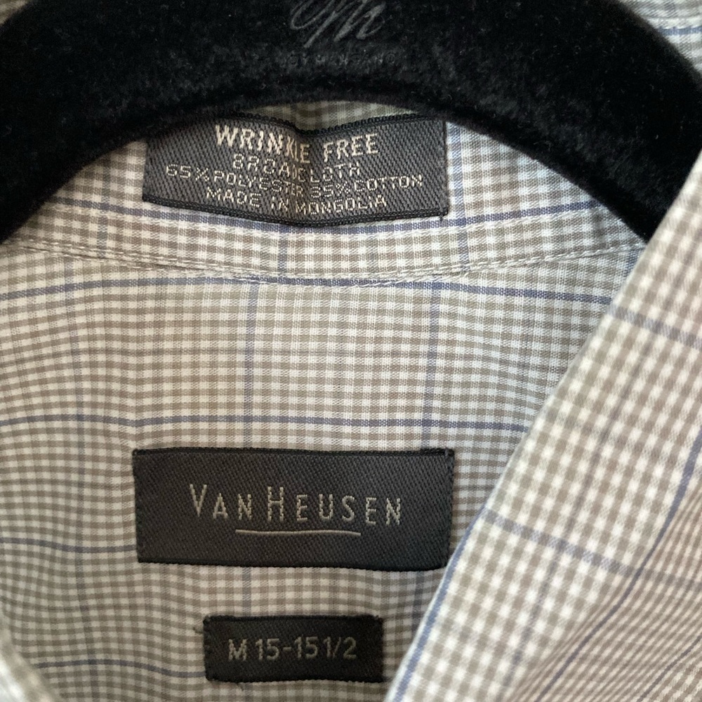 Van Heusen Button Down short Sleeves Dress Shirt Medium - Picture 3 of 6